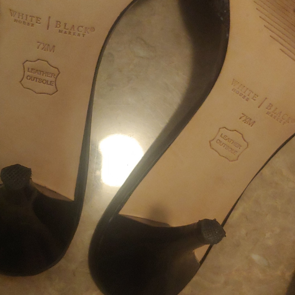 White and Black Market Black short heels - Picture 4 of 5